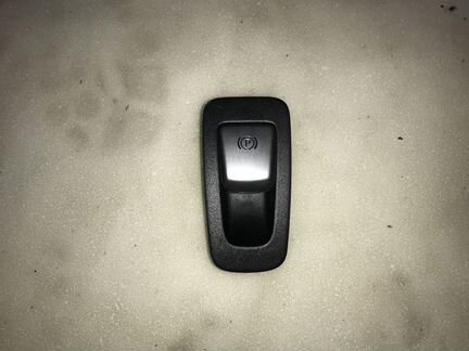 Кнопка ручного тормоза (ручника) на Mercedes-Benz