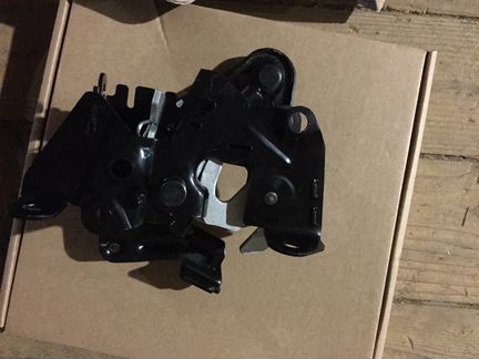 Замок капота Бмв ф10 ф01