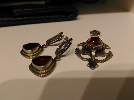 Кулон и серьги