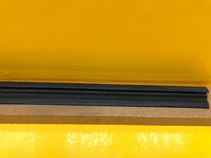 Уплотнитель двери передний левый Nissan Murano Z52