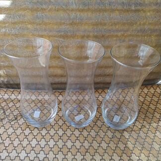 Корзина с тремя вазами