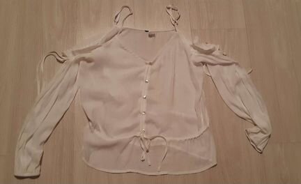 Блузка с открытыми плечами