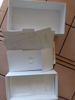 Коробка от iPhone SE
