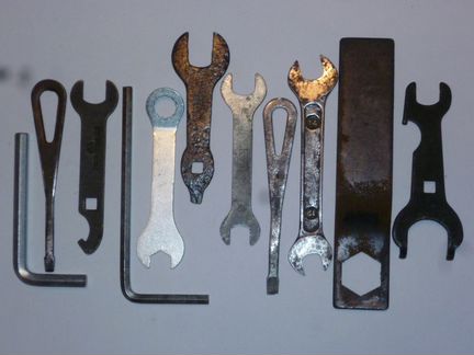 Велозамки ключи камеры звонки дождевики катафоты