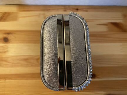 Серебряный клатч со стразами