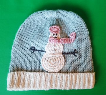Шапка с аппликацией
