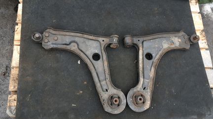 Рычаг передний Шевроле Лачетти