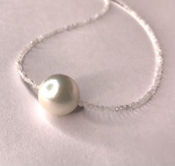 Чокер-колье из лунного камня с жемчужиной