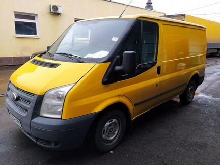Водитель с машиной Ford transit
