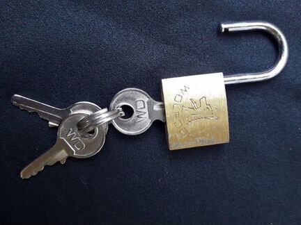 Замочек с ключами