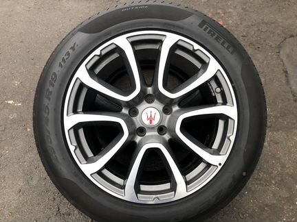 Комплект оригинальных колёс Maserati Levante R19