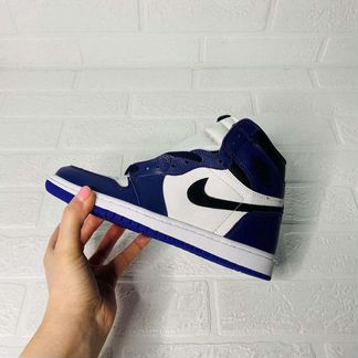 Кроссовки Nike Air Jordan 1