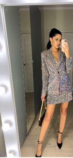 Праздничный костюм в пайетках