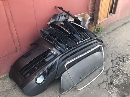 Audi Q7 бампер передний с комплектующими