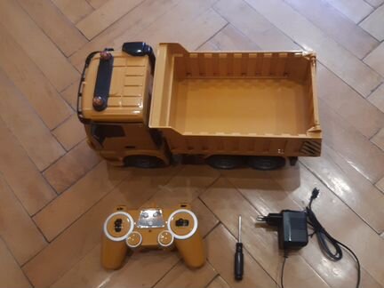 Самосвал Mercedes Benz