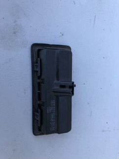 Кнопка открывания багажника на Шкоду Октавиа