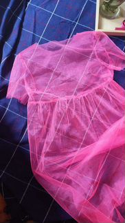 Фатиновое платье неонового розового цвета
