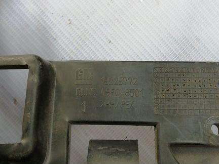 Кронштей переднего бампера передний Opel Astra H