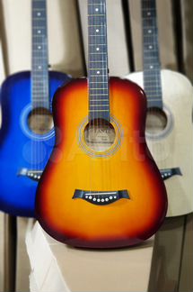 Новая гитара с узким грифом