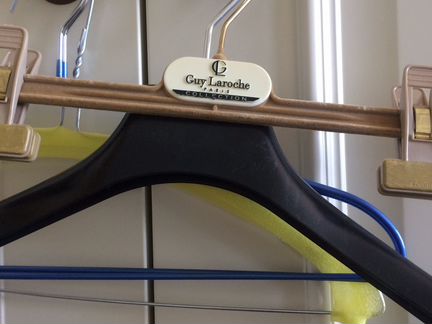 Набор вешалок Guy Laroche Miolla