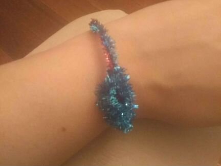 Браслет из блестящей проволки