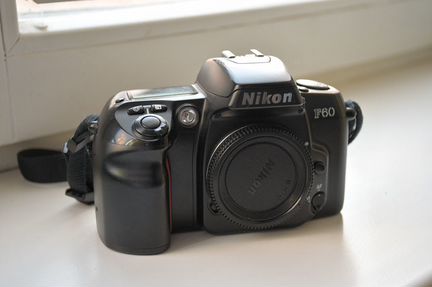 Nikon F60 Плёночный зеркальный фотоаппарат