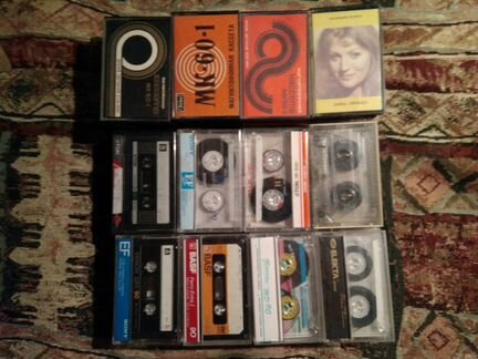 40 аудиокассет и контейнер на 20 штук