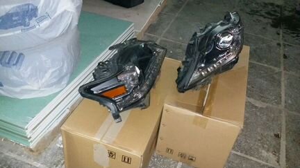 Рестайлинговые фары на Lexus RX270 RX350 с 2012 г