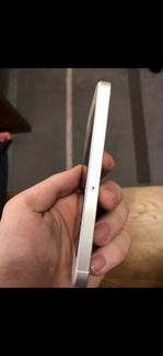 Телефон iPhone 5 SE