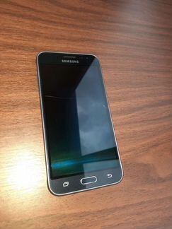 Телефон Samsung galaxy j3