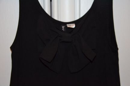 Черная трикотажная блуза H&M с бантом из шифона