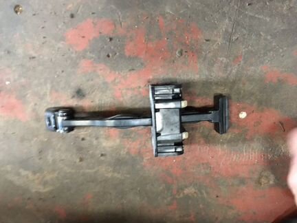 Ограничитель двери передний правый Bmw 5-Series