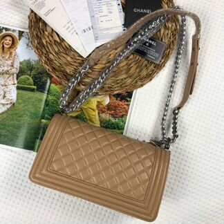 Женская сумка Chanel на цепочке бежевая кожа новая
