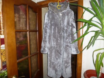 Шубка мутоновая с капюшоном (отделка норка)