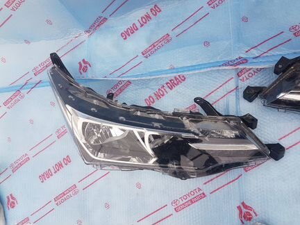 Toyota Corolla E180 фара б/у 81170-02L50