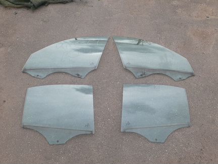 Стекло двери BMW 3-серии E90 седан