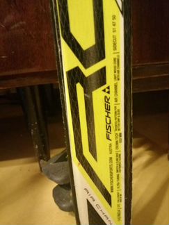 Лыжные ботинки и лыжи